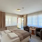 祖尔帕斯特酒店 3*